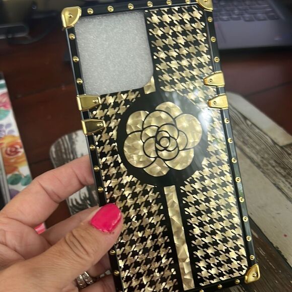 *COQUETTE-GIRL* Designer Trunk Camillia - iPhone 13 Pro Max Designer Trunk Case - Picture 2 of 5